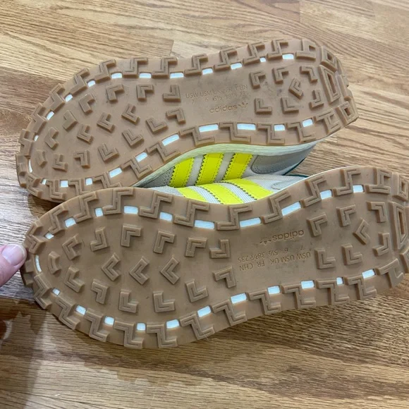 Adidas Retropy E5 Beige and Yellow Running Shoes - Picture 8 of 9